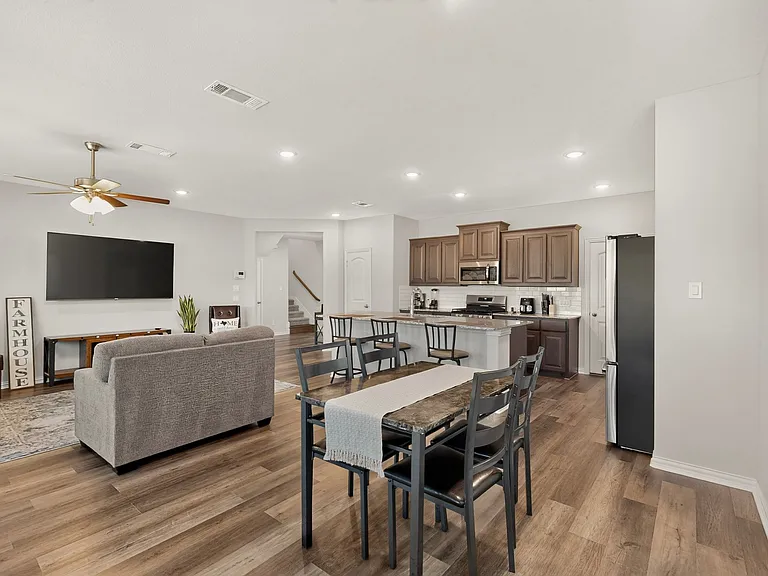 3531 Columbus St — Photo 10