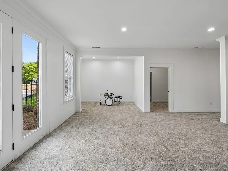 8231 Glover Dr — Photo 31