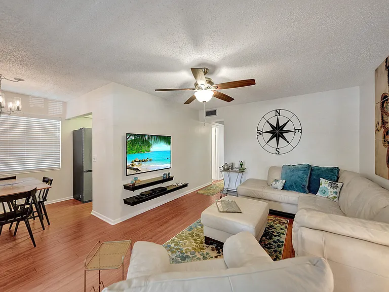 232 Farnham Cres #232-J — Photo 9
