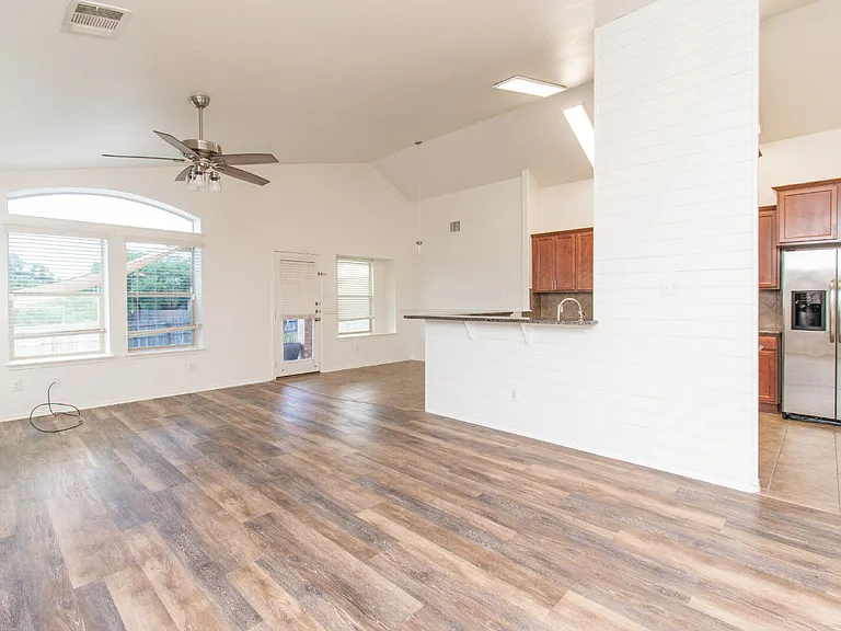 7003 Osbaldo Dr — Photo 4