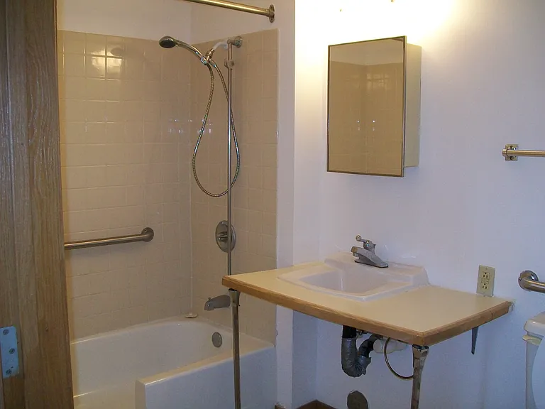700 Chestnut Dr #N204 — Photo 5