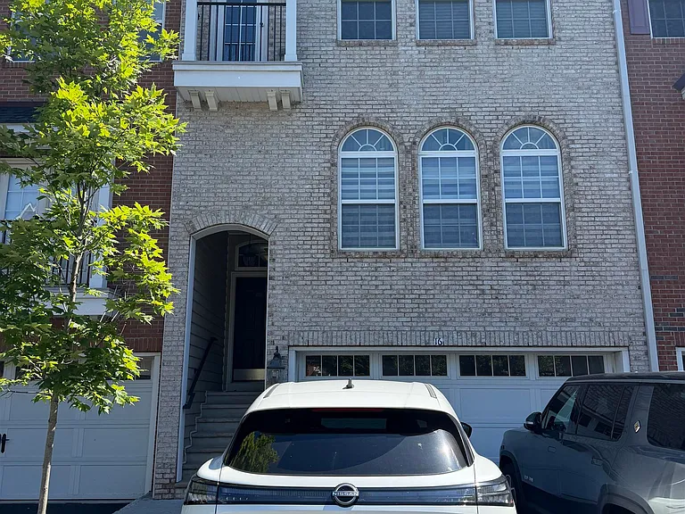 16 Creekside Ct — Photo 1