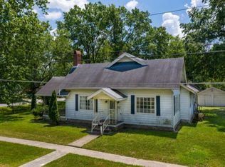 318 E Barnes St, Centralia, MO 65240