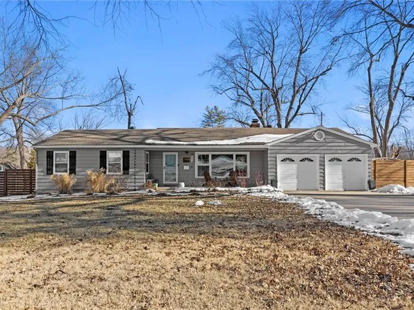 7504 E 130th St, Grandview, MO 64030