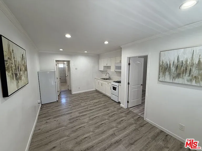 2922 S Budlong Ave #7 — Photo 7
