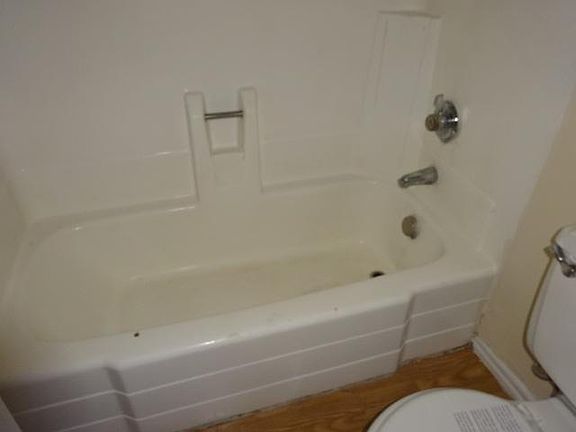 4th image of 864 E Main St