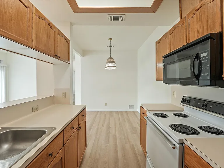 500 Gregory Ct — Photo 10