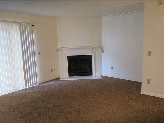 4th image of 4341 Woodcrest Ct