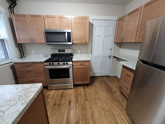 5th image of 916 E Gorham St APT A