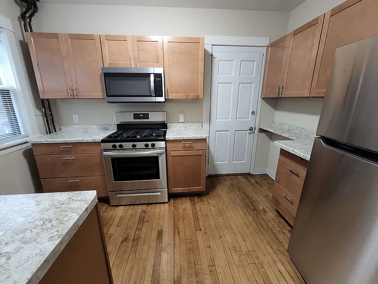 916 E Gorham St — Photo 38