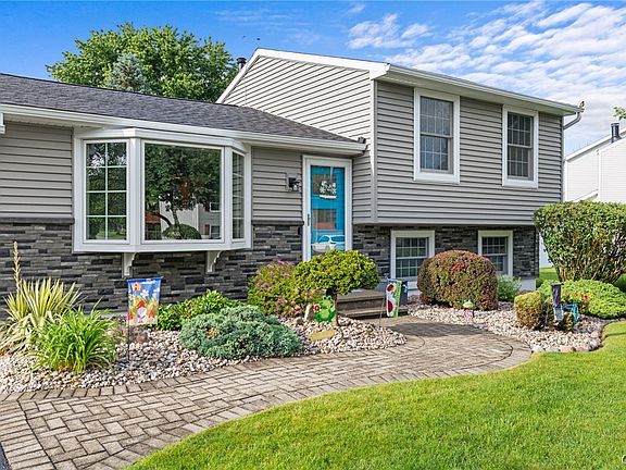 2nd image of 8138 Portobello Way