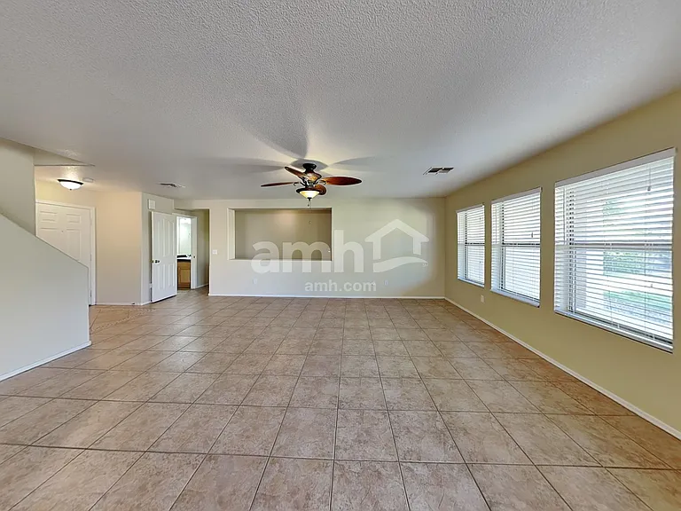 2464 E Westchester Dr — Photo 5