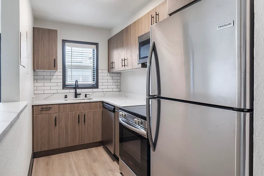 Lauriston Apartments — Photo 2