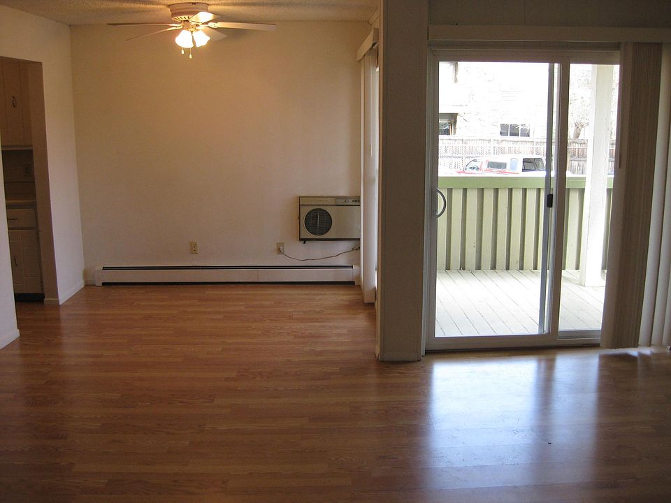 Dining Area and Deck