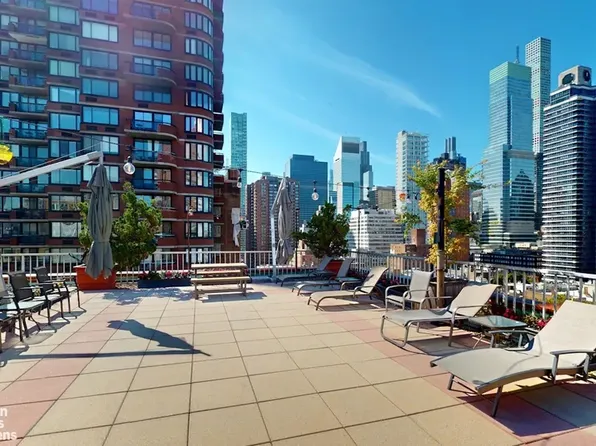 301 East 62nd Street image 13 of 16