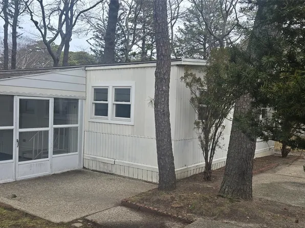 525 Riverleigh Ave Unit 116, Riverhead, NY 11901