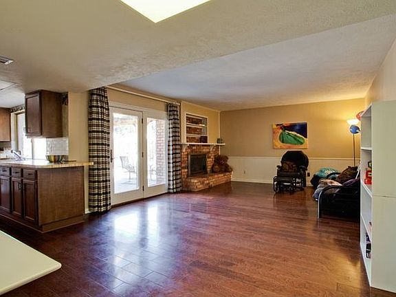 4th image of 937 Goodwin Dr