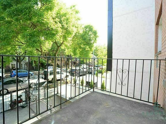 4th image of 301 Van Buren St #3