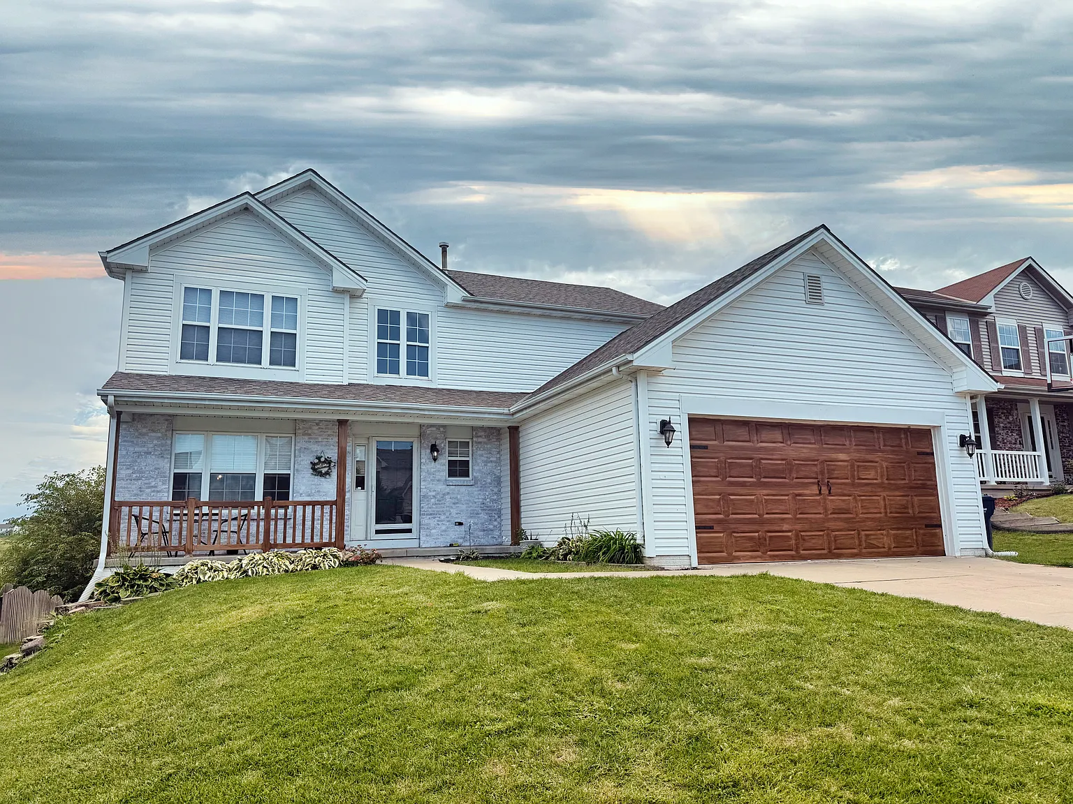 4 bed, 2.5 bath, 3345 sqft, $2,800 — Photo 1