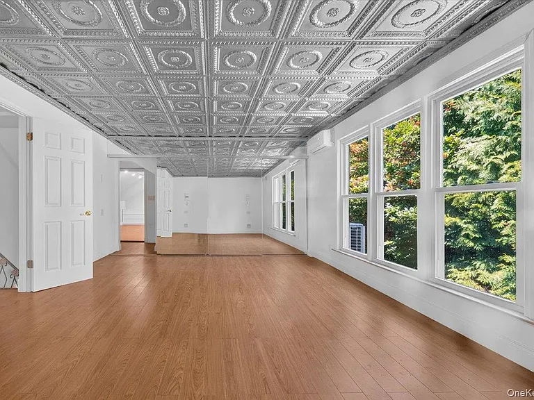 1155 Webster Ave — Photo 20