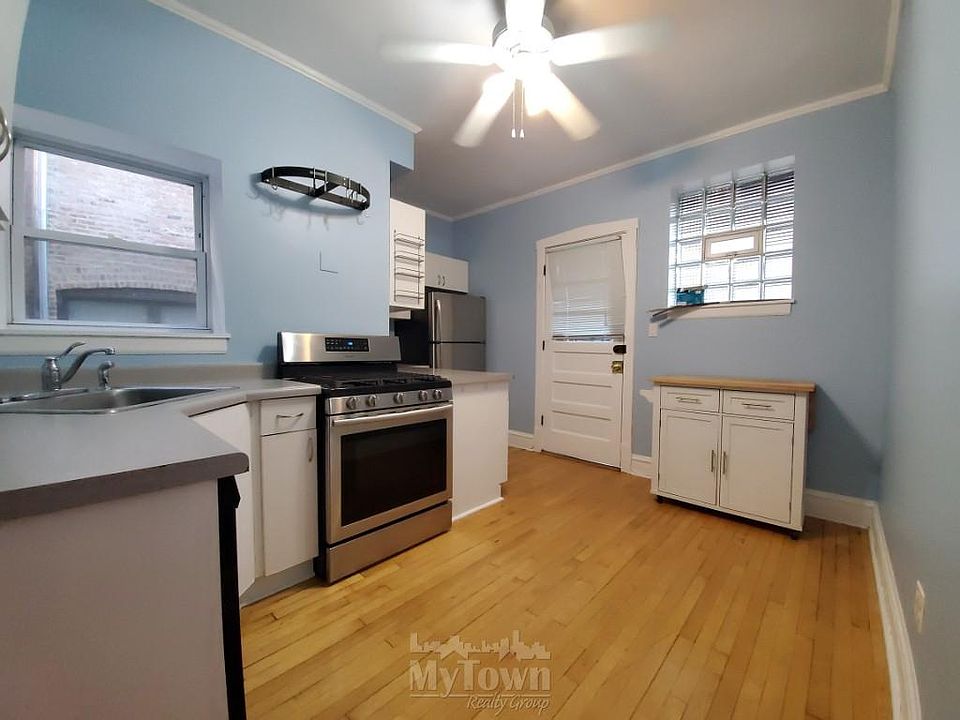 1st image of 4704 N Rockwell St APT 1