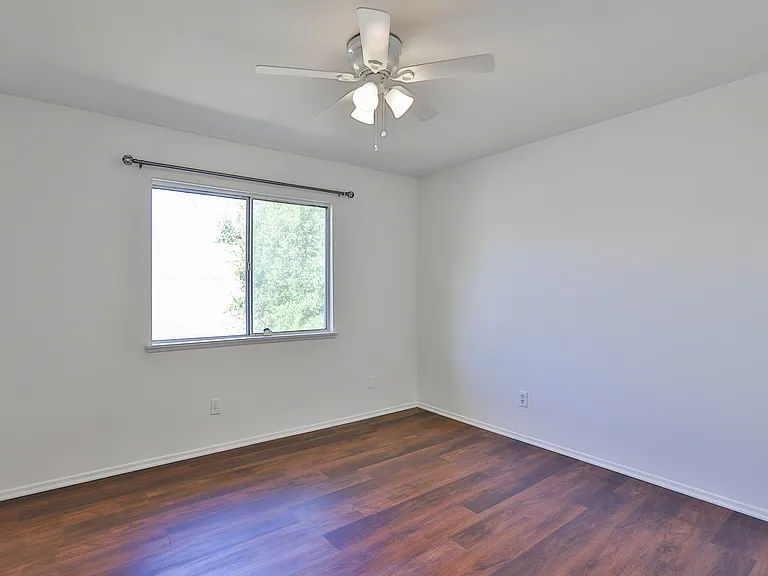 6300 Vonnie Ct — Photo 10