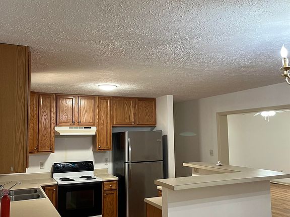5th image of 530 Bend Ave.