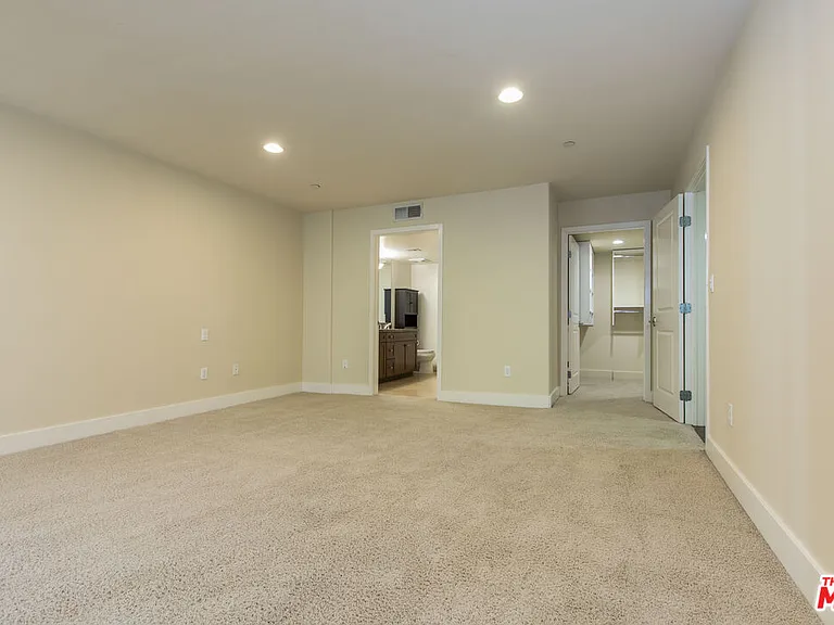 7249 Franklin Ave #201 — Photo 12