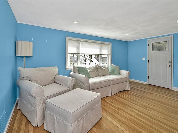 3rd image of 38 Grassmere Rd