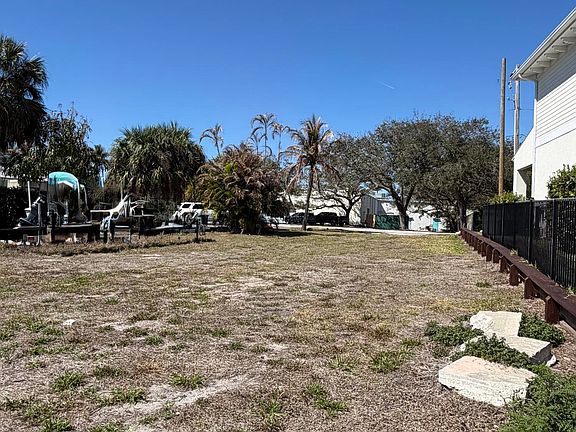 4th image of 4575 SE Manatee Lane