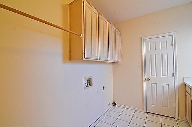 1st image of 907 Kemper Dr