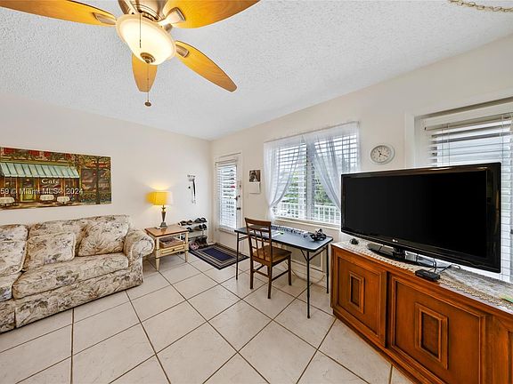 4th image of 15610 NE 6th Ave APT 24D