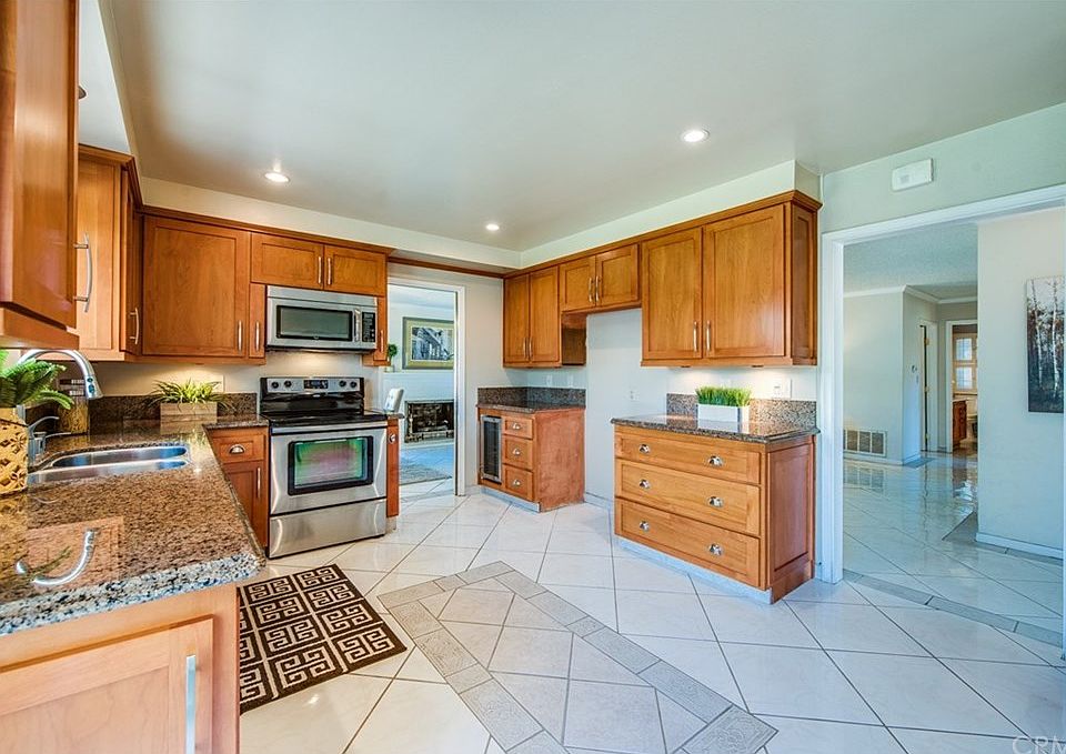 1st image of 14232 Acacia Dr