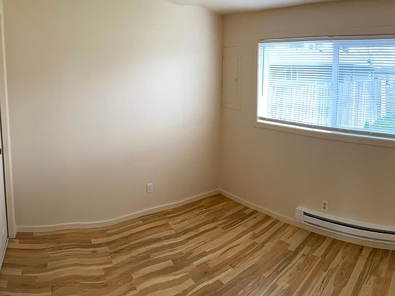 5th image of 1012 N Clover Dr