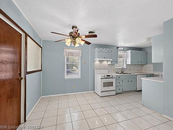 5th image of 636 Angela Cir