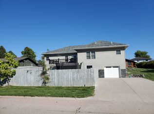 737 Pinecrest Dr, Chadron, NE 69337