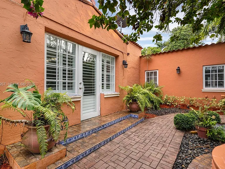 1110 Pizarro St — Photo 20