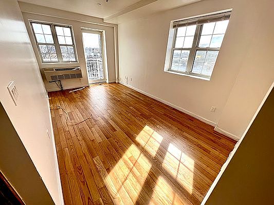 1st image of 9114 175th St #4F