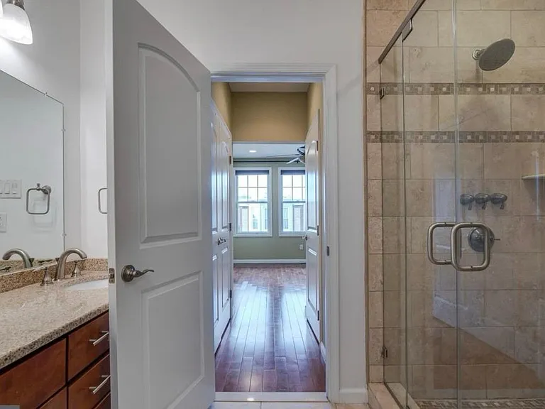 522 Carpenter St — Photo 9