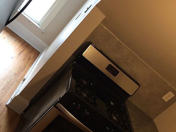 4th image of 2201 Aldrich Ave S APT 10