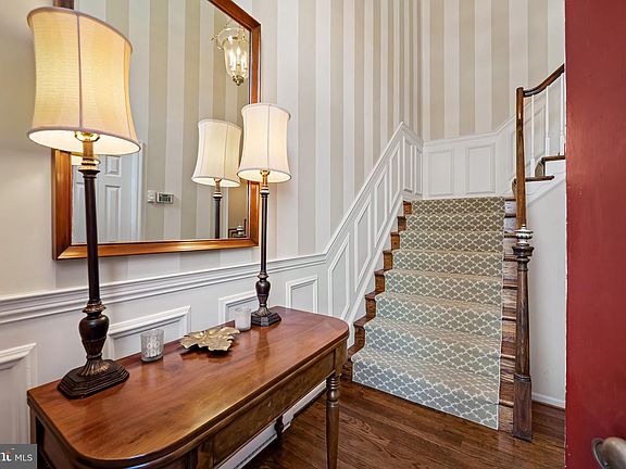 3rd image of 6 Hume Ct #24
