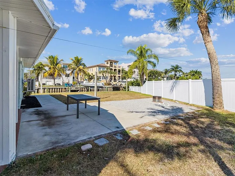 1733 Bayou Grande Blvd NE — Photo 4