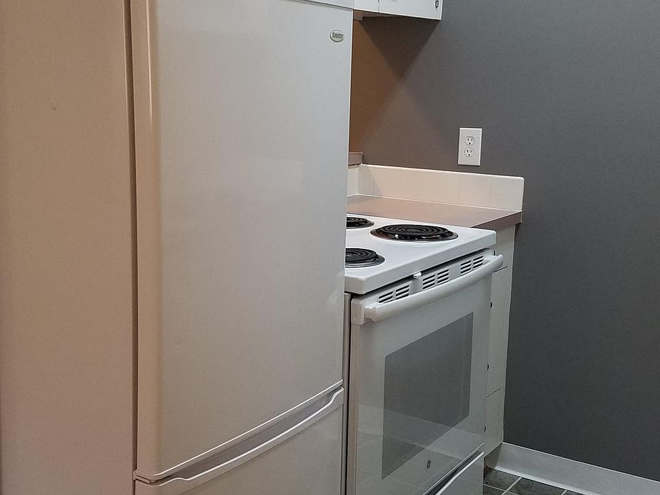 1st image of 4826 1/2 California Ave SW APT C