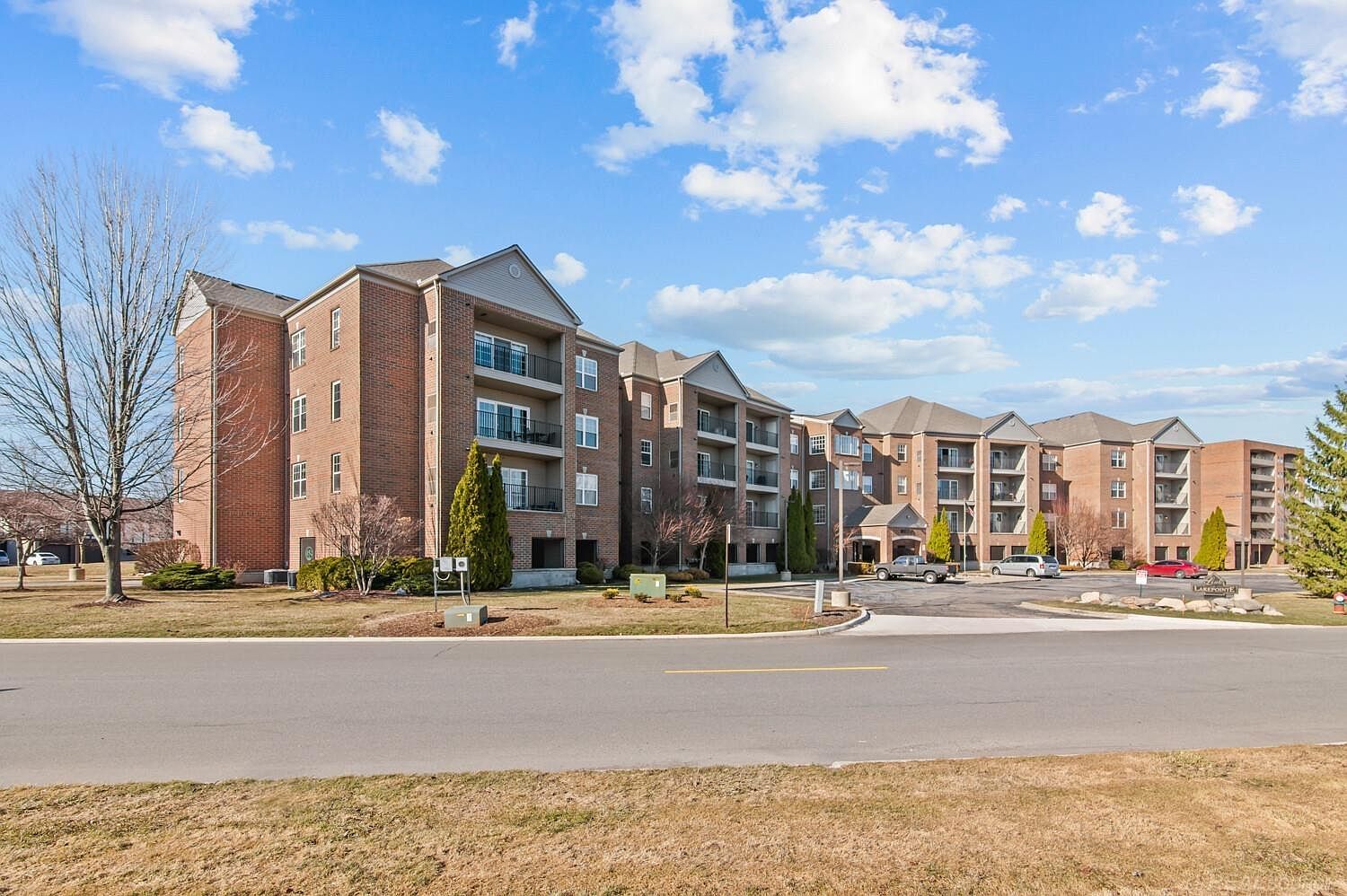 2116 Country Club Dr #9