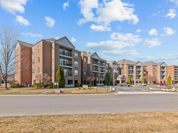 2116 Country Club Dr #9, Saint Clair Shores, MI 48082