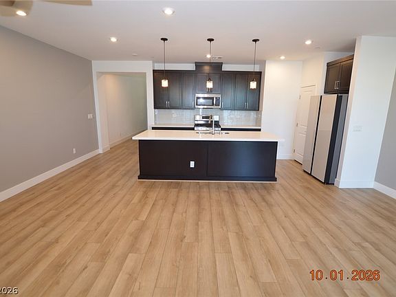 3rd image of 752 Echelon St