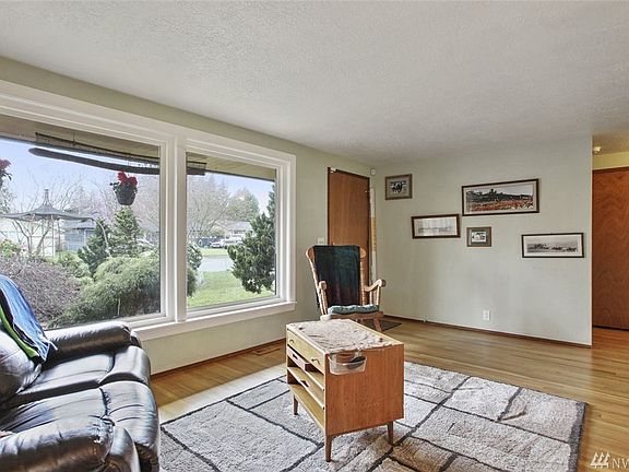 Enjoy the large picture windows in the formal living room, with hardwood floors that continue back to two of the guestrooms. The windows are vinyl triple-panes from Penguin windows, and have nice Craftsman trim.