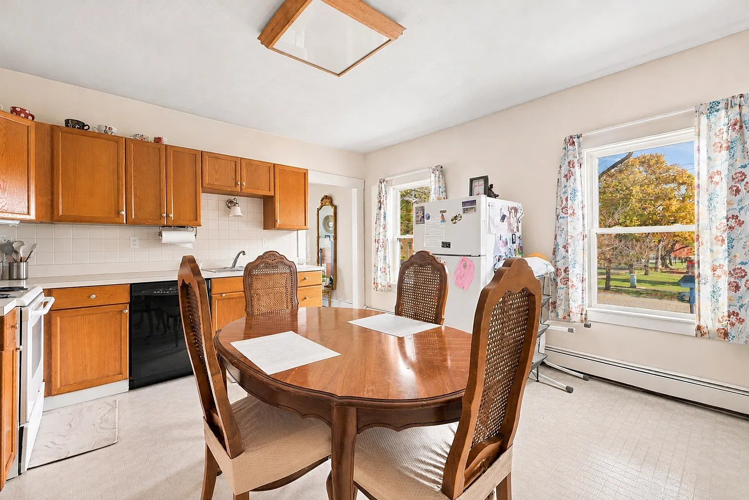 2 bed, 900 sqft, $2,700 — Photo 2