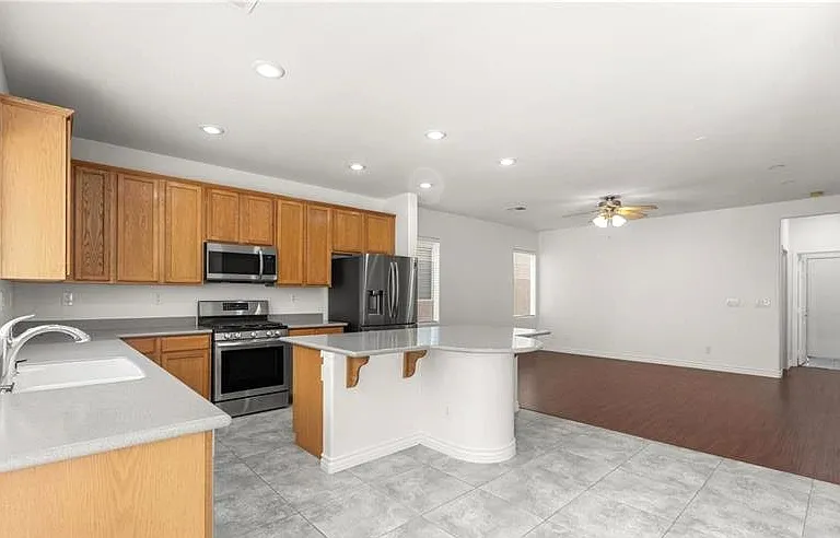 9123 Weeping Hollow Ave — Photo 8