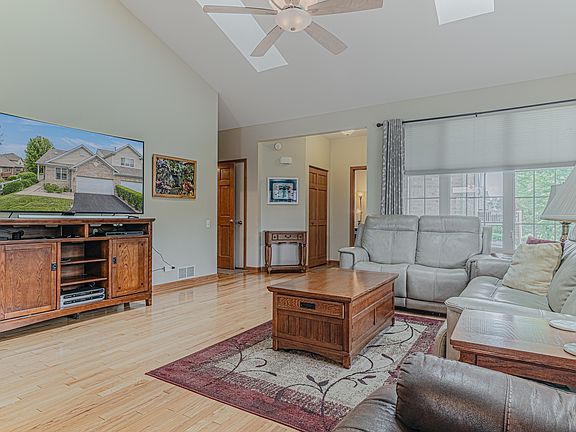 4th image of 11656 Lake Shore Dr